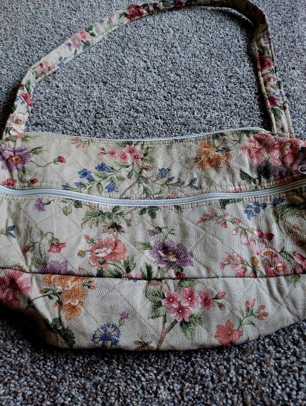 Floral Quilted Shoulder Bag in Cream - Picture 5 of 5